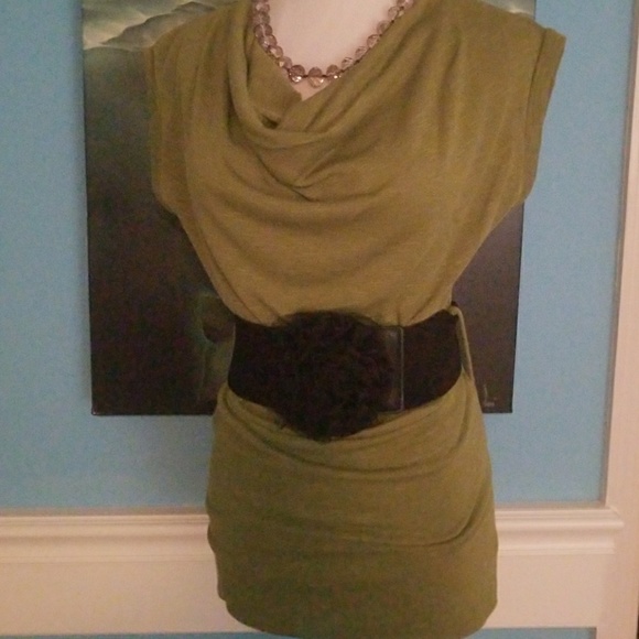 Classy and versatile belted top. Green. Small. - Picture 1 of 4
